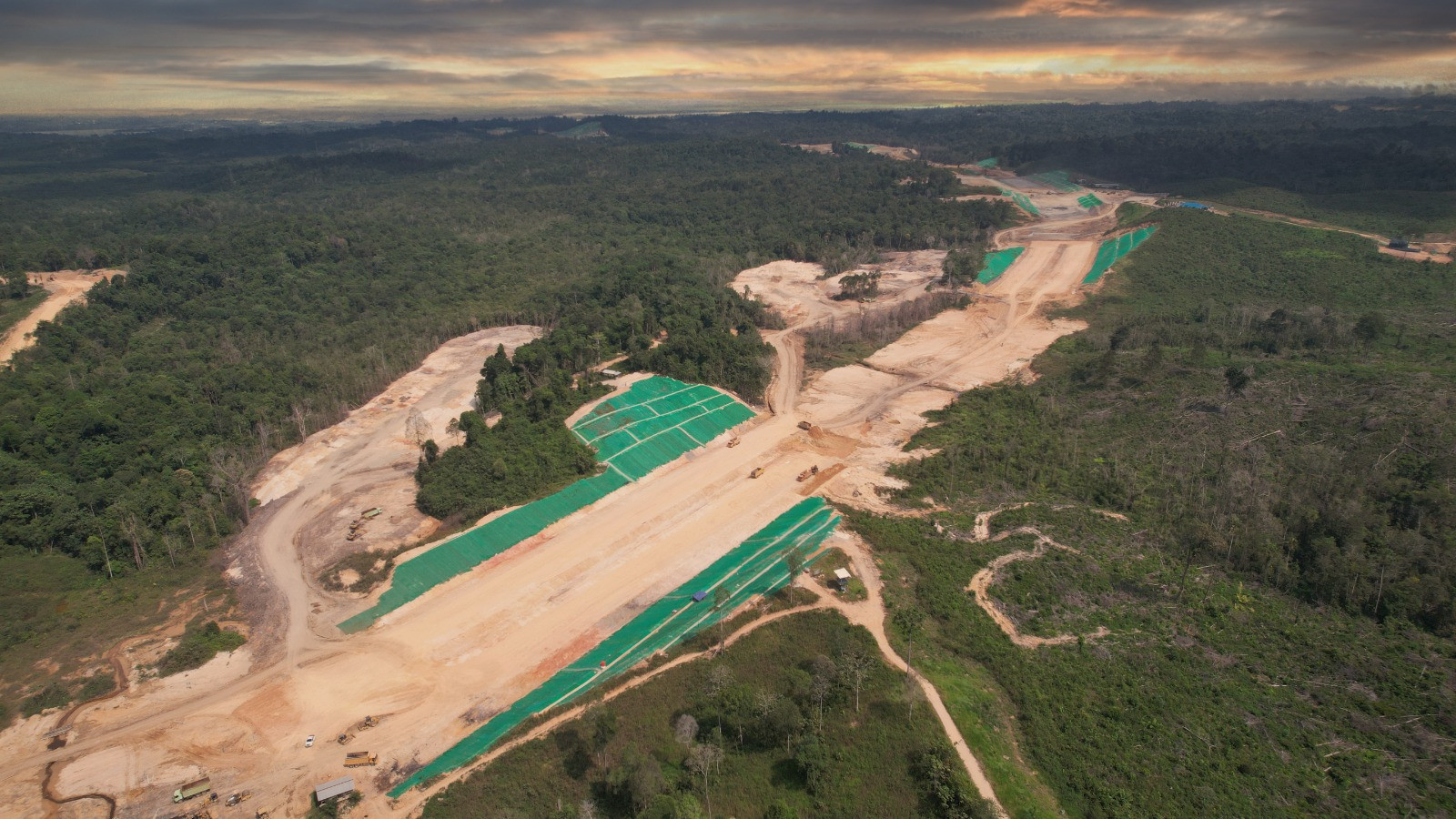 Pembangunan Jalan Tol IKN Segmen 3B KKT Kariangau - SP Tempadung Mencapai 37 Persen