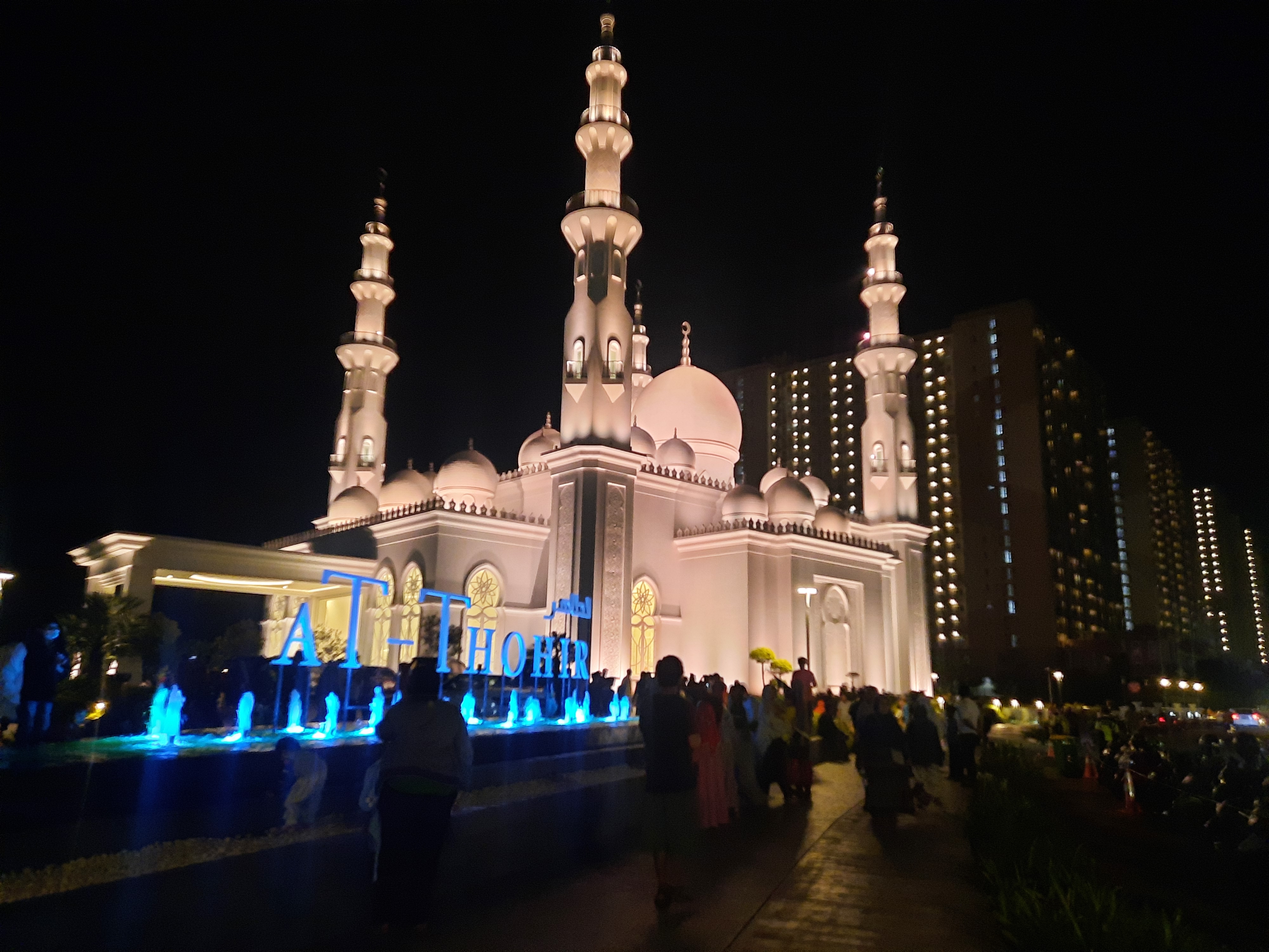 Desain Megah dan Unik, Masjid di Sejumlah Kawasan Perumahan ini Viral dan Menjadi Destinasi Wisata Religi Favorit