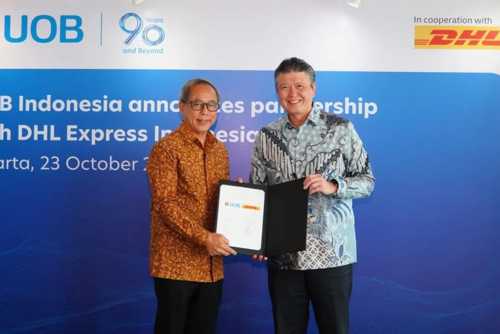 DHL Express dan UOB Indonesia Bersinergi Kurangi Emisi Gas Rumah Kaca Melalui Layanan GoGreen Plus DHL Express dan UOB Indonesia Bersinergi Kurangi Emisi Gas Rumah Kaca Melalui Layanan GoGreen Plus